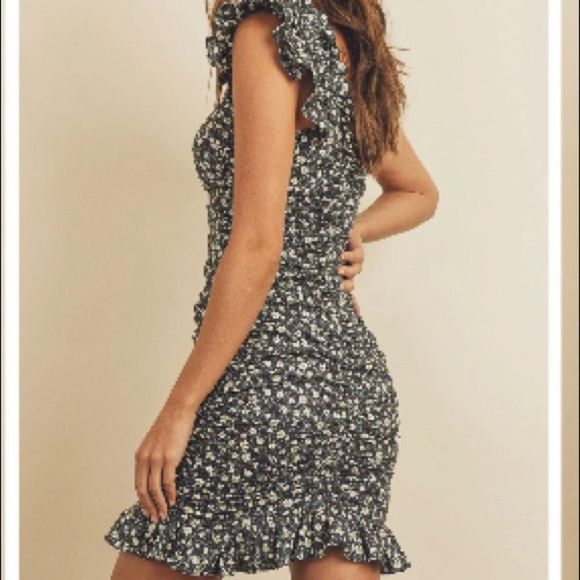 🆕✨STORIA✨NWOT RUCHED SLEEVELESS FLORAL BUTTONED MINI DRESS - Picture 5 of 6